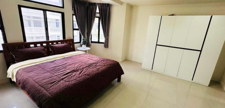 Townhome 4 bedrooms for rent near Emporium, located in Sukhumvit 31 Bangkok