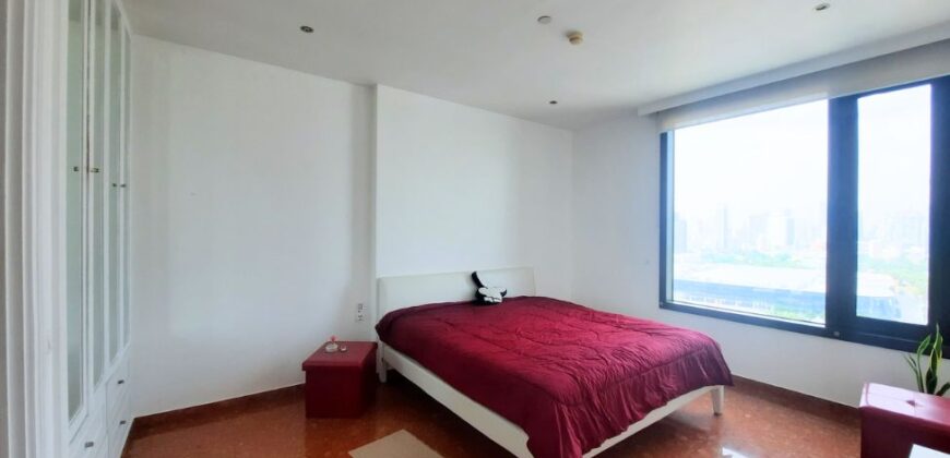 Condo for Rent Sukhumvit Near BTS Phrom Phong with Full Kitchen plus Oven