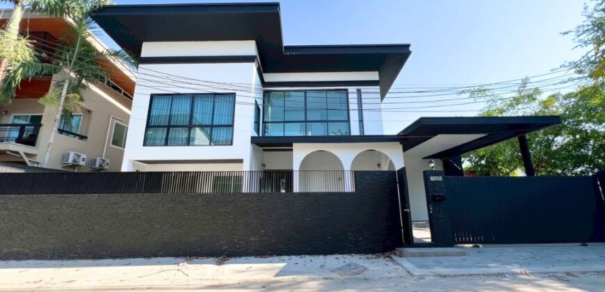 ขายบ้านพูลวิลล่าห้วยใหญ่ 4 ห้องนอน 4 ห้องน้ำ 2 ชั้น พัทยา