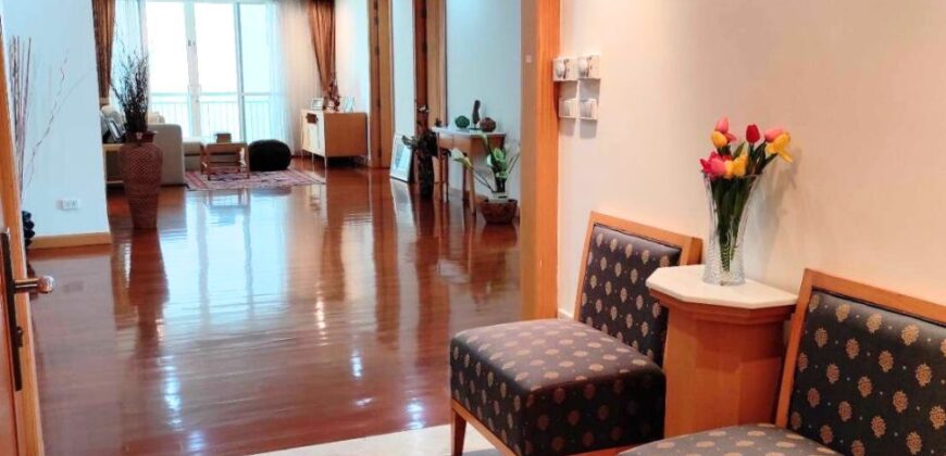 3 bedrooms Family Condo for Rent at Sukhumvit 22 Bangkok