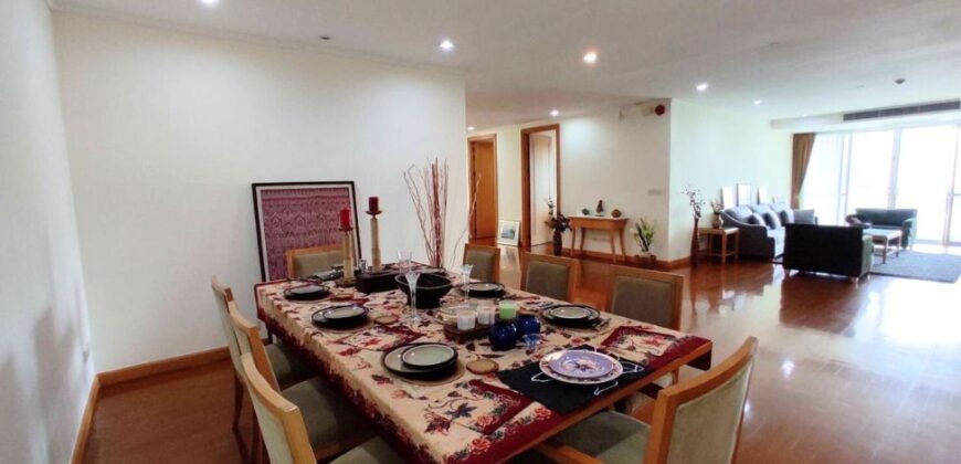 3 bedrooms Family Condo for Rent at Sukhumvit 22 Bangkok