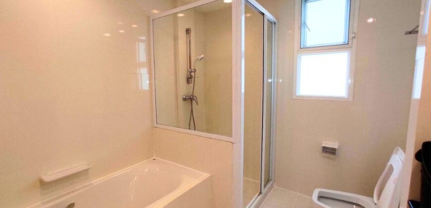 3 bedrooms Family Condo for Rent at Sukhumvit 22 Bangkok