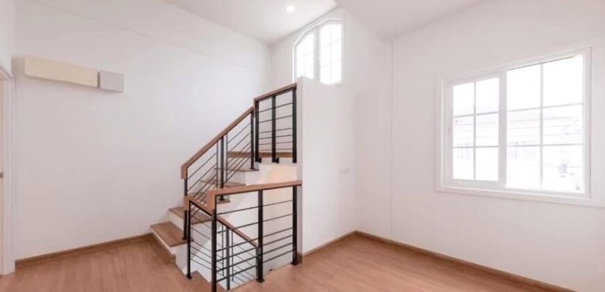 ขายบ้านเดี่ยวสไตล์อังกฤษ 3 ห้องนอน พร้อมอยู่ โซนนวมินทร์ – อายุบ้านเพียง 5 ปี กรุงเทพ