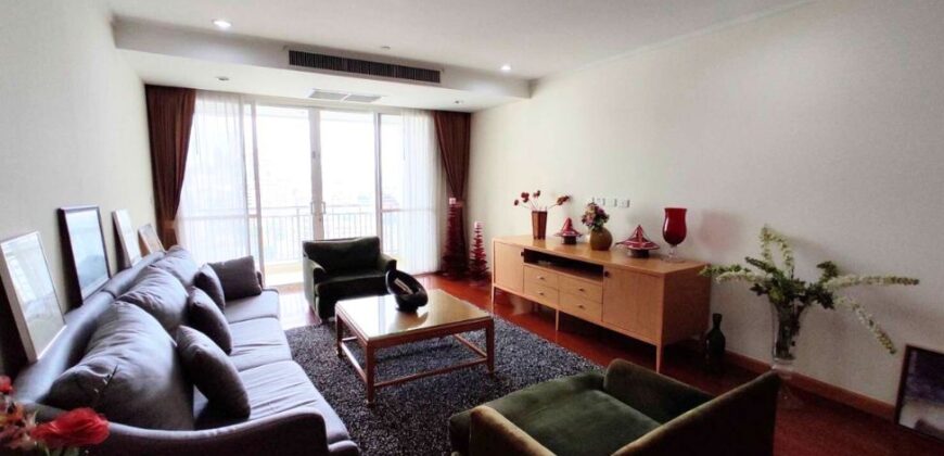 3 bedrooms Family Condo for Rent at Sukhumvit 22 Bangkok