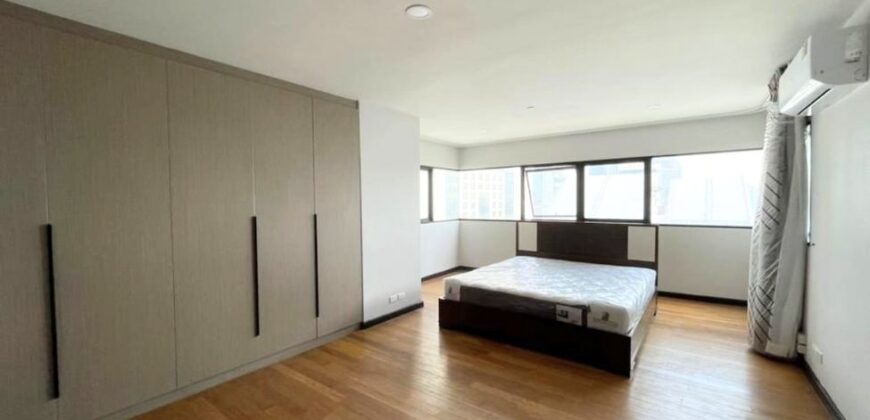 Condo for Rent 3 bedrooms with 1 maid room at 230 sq.m. Sathorm Area