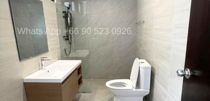 Condo for Rent 3 bedrooms with 1 maid room at 230 sq.m. Sathorm Area