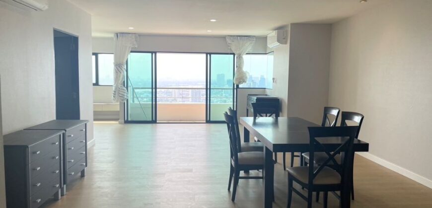 Condo for Rent 3 bedrooms with 1 maid room at 230 sq.m. Sathorm Area