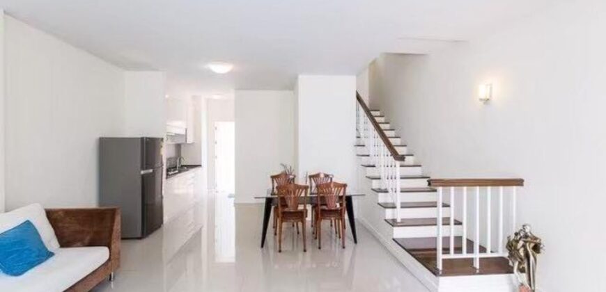 Townhouse for Rent at Sukhumvit 77 3 bedrooms 1 working room