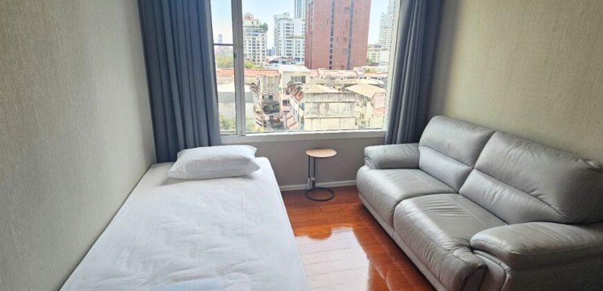 Modern 3-Bed Condo for Rent at Sukhumvit 23, Nice and Bright Room BTS Asok