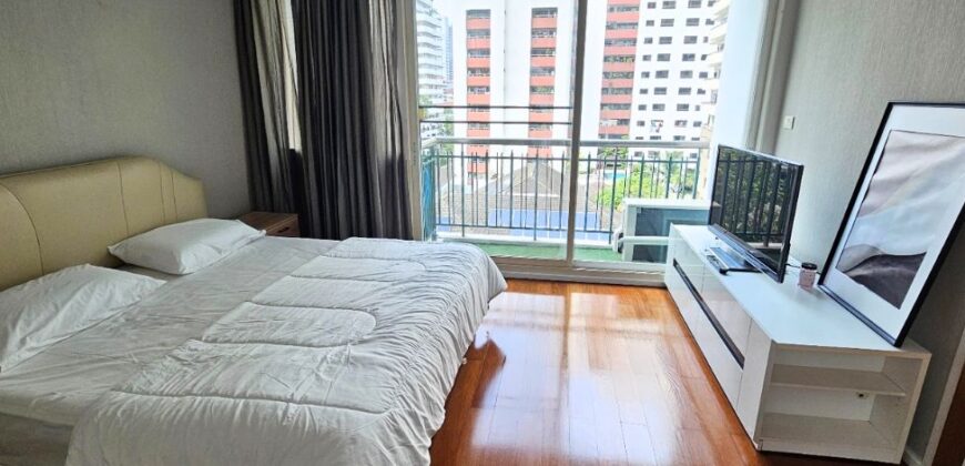 Modern 3-Bed Condo for Rent at Sukhumvit 23, Nice and Bright Room BTS Asok