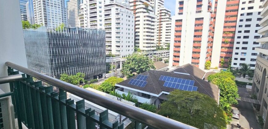 Modern 3-Bed Condo for Rent at Sukhumvit 23, Nice and Bright Room BTS Asok