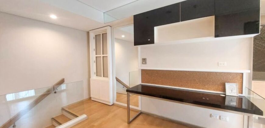 Duplex Condo for Rent at Asoke – Great Natural Light & Near MRT and ARL