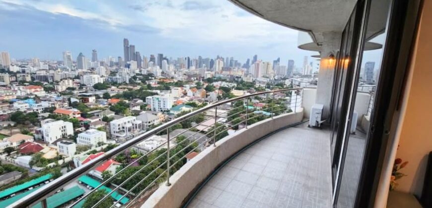 3-Bedroom Condo for Rent at Sukhumvit 39, BTS Phrom Phong