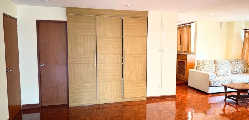 Low Rise Condo 2 bedroom for Rent at Sukhumvit 8 BTS Nana