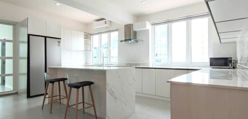 Pet-Friendly Low-Rise Condo for Rent | 3 Beds 3 Baths – 300 sq.m. ThongLor Bangkok