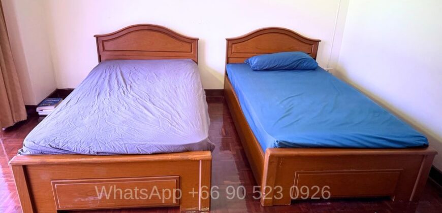 Low Rise Condo 2 bedroom for Rent at Sukhumvit 8 BTS Nana