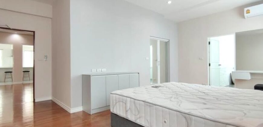 Pet-Friendly Low-Rise Condo for Rent | 3 Beds 3 Baths – 300 sq.m. ThongLor Bangkok