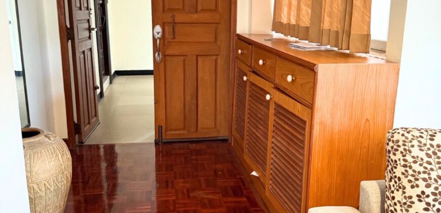 Low Rise Condo 2 bedroom for Rent at Sukhumvit 8 BTS Nana
