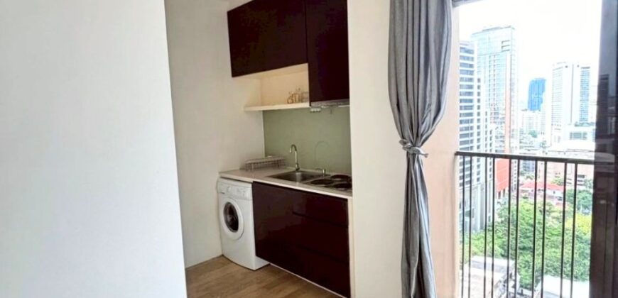 Condo for Rent Sukhumvit 26 with excellent natural light and city views BTS Phrom Phong
