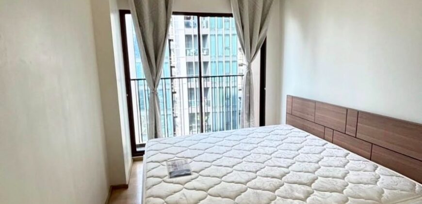 Condo for Rent Sukhumvit 26 with excellent natural light and city views BTS Phrom Phong