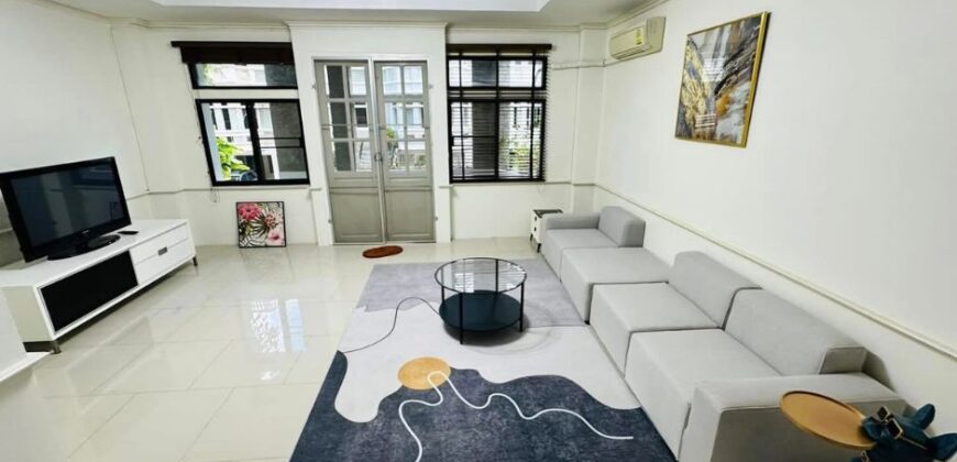 Townhome 4 bedrooms for rent near Emporium, located in Sukhumvit 31 Bangkok
