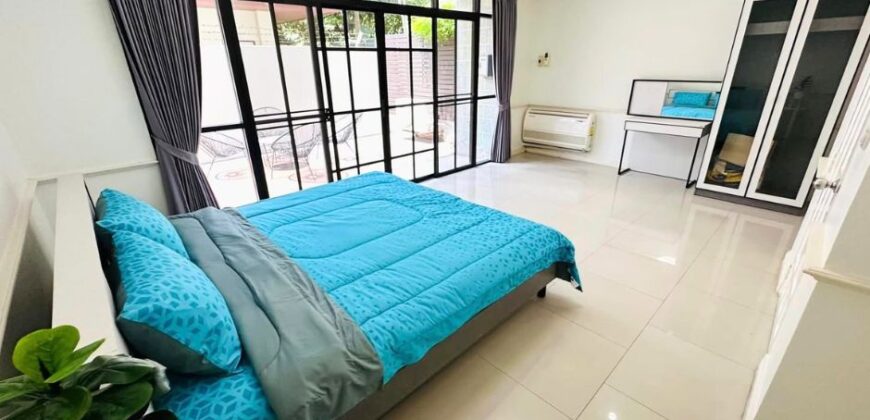 Townhome 4 bedrooms for rent near Emporium, located in Sukhumvit 31 Bangkok