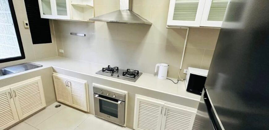 Townhome 4 bedrooms for rent near Emporium, located in Sukhumvit 31 Bangkok
