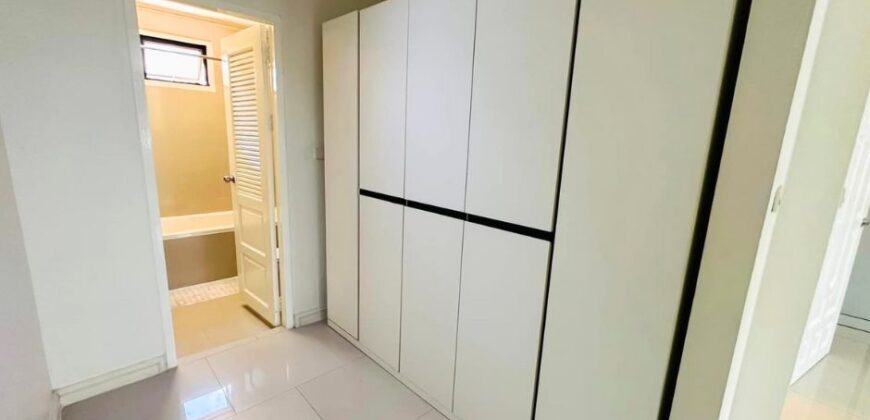 Townhome 4 bedrooms for rent near Emporium, located in Sukhumvit 31 Bangkok