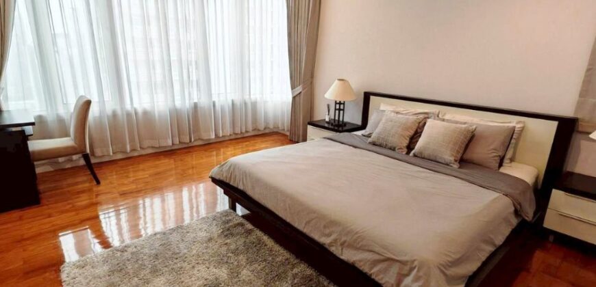 2 Bedroom with Balcony Condo for Rent – BTS Phrom Phong