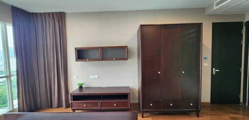 Condo for Rent 1 bedroom with Big Space Near BTS Chidlom Bangkok